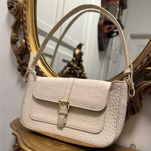 Scarleton Shoulder Bag Purse 
Stylish Cream Crocodile-Embossed Shoulder Bag